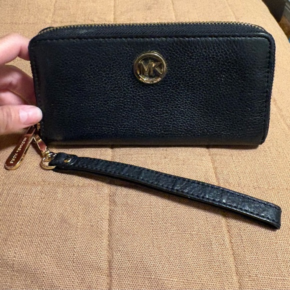 Michael Kors Handbags - Michael Kors Black Leather Wristlet Wallet | Zip Around